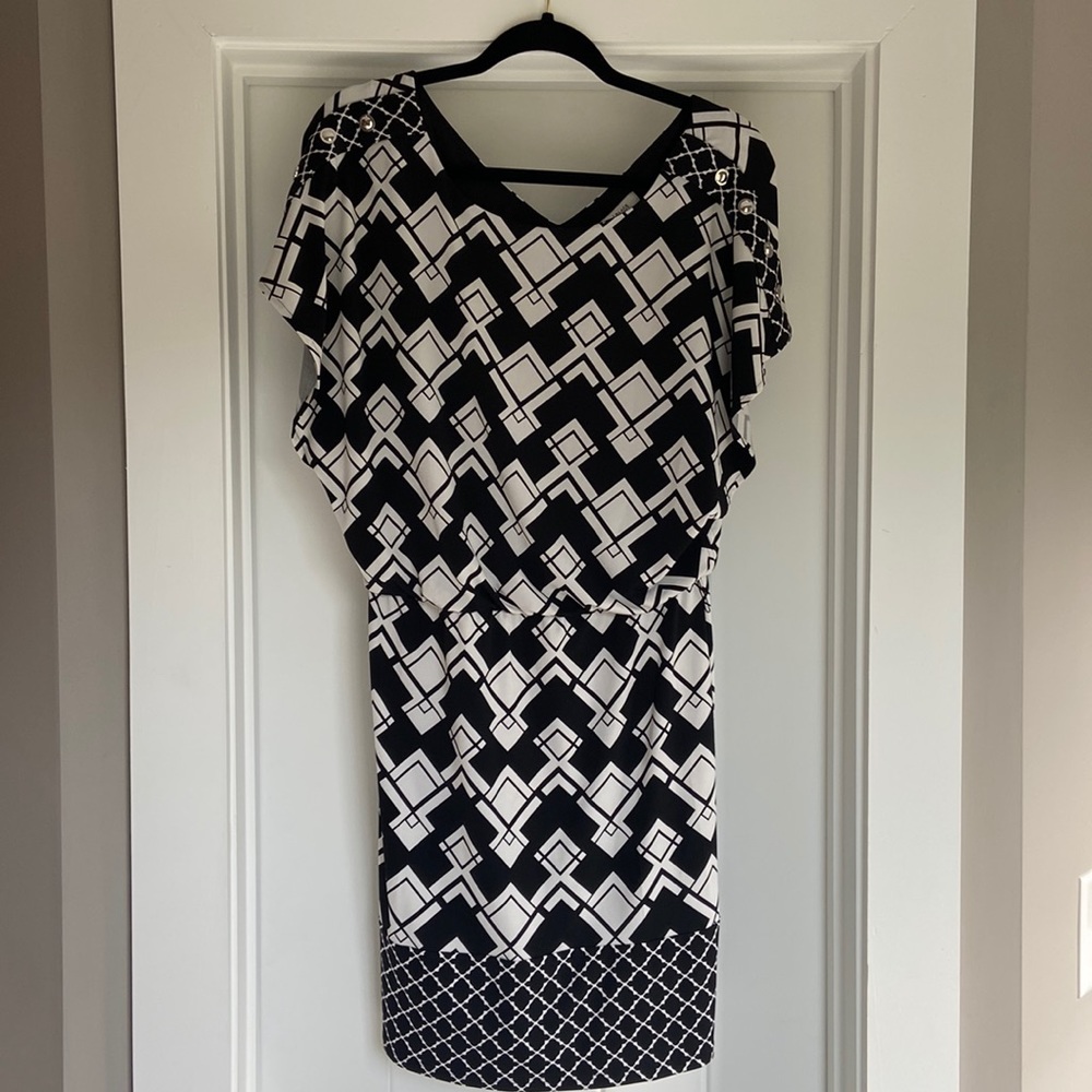 Black & White (cream) belted dress Size Small White House Black Market